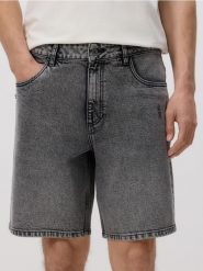 Jeansowe szorty loose fit - jasnoszary. Szare szorty męskie Reserved, z denimu, bez kołnierzyka. W wyprzedaży za 89.99 zł.