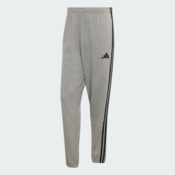 Spodnie Essentials z tkaniny frotté z 3 paskami i zwężanymi nogawkami. Białe spodnie materiałowe męskie Adidas, bez wzorów, z bawełny, klasyczne, z standardowym stanem. Za 219.00 zł.