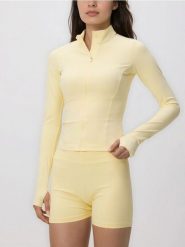 Szorty typu kolarki - jasnożółty. Żółte szorty damskie Reserved, bez wzorów, z dzianiny. Za 59.99 zł.