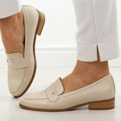 Beżowe mokasyny damskie Potocki 12786. Brązowe mokasyny damskie POTOCKI, z jeansu. Za 189.00 zł.