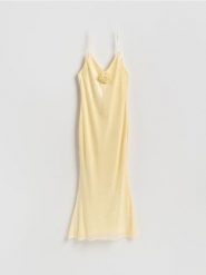 Cekinowa sukienka - jasnożółty. Żółte sukienki damskie Reserved, na co dzień, l, bez wzorów, z dzianiny, bez kołnierzyka, bez ramiączek, proste. Za 199.99 zł.