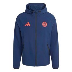 Kurtka przeciwdeszczowa Bayern Monachium Tiro 2026/27. Czerwone kurtki męskie Adidas, s, bez wzorów, z materiału, sportowe, z kapturem. Za 388.00 zł.