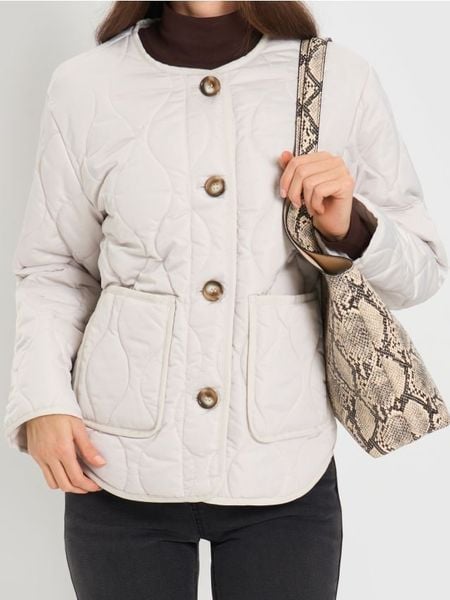 Pikowana kurtka zapinana na guziki - kremowy. Białe kurtki damskie Sinsay, l, bez wzorów, bez kaptura. Za 69.99 zł.