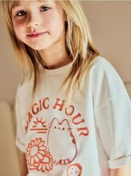 T-shirt Pusheen - złamana biel. Koszulki dziewczęce Reserved, bez wzorów, z bawełny, bez ramiączek. W wyprzedaży za 35.99 zł.