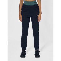 Spodnie dresowe regularne damskie Hummel Elemental. Czarne spodnie sportowe damskie HUMMEL, z dresówki, do biegania. Za 135.00 zł.