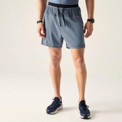 Męskie spodenki Ultimate II. Niebieskie szorty męskie Dare 2b, z materiału, bez kołnierzyka. Za 349.99 zł.