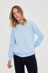 Bluza wkładana przez głowę błękitna. Niebieskie bluzy bez kaptura damskie MOODO, m, z bawełny. Za 139.99 zł.