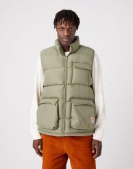 WRANGLER PUFFER VEST CASEY JONES MĘSKA KAMIZELKA BEZRĘKAWNIK DEEP LICHEN GREEN W4M7VGX1X 112324207. Zielone kamizelki męskie Wrangler, m, z puchu. Za 239.99 zł.