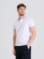 Koszulka polo z nadrukiem all over - biały. Białe koszulki polo męskie Sinsay, l, bez wzorów, bez ramiączek. Za 29.99 zł.
