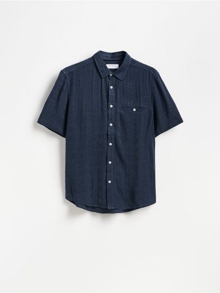 Koszula regular fit w kratę - granatowy. Niebieskie koszule męskie Reserved, l, bez wzorów, z tkaniny, bez kołnierzyka, bez ramiączek. Za 119.99 zł.