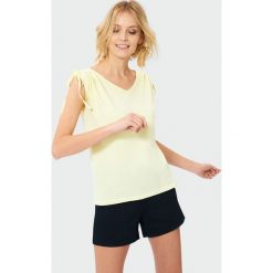 Top z wiązaniami na ramionach. Topy damskie Greenpoint, bez wzorów, z bawełny, bez kołnierzyka. Za 34.99 zł.
