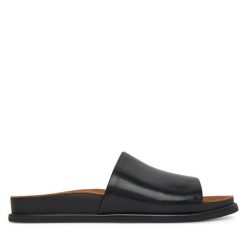 Klapki Vagabond Shoemakers. Czarne klapki damskie Vagabond Shoemakers, bez wzorów, bez obcasa. Za 349.99 zł.