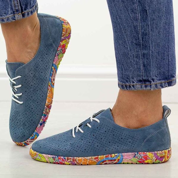 Niebieskie zamszowe skórzane półbuty damskie Sergio Leone Sp007. Niebieskie półbuty damskie Sergio Leone, bez wzorów, z jeansu, casualowe, z okrągłym noskiem, bez obcasa, na płaskiej podeszwie. Za 209.00 zł.