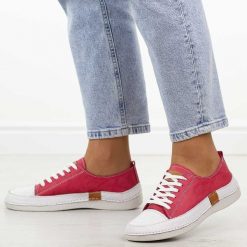 Fuksja skórzane półbuty damskie T.Sokolski 8260. Czerwone półbuty damskie Sokolski, bez wzorów, z jeansu, eleganckie, z okrągłym noskiem, bez obcasa, na płaskiej podeszwie. Za 299.00 zł.