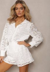 Białe Koronkowe Szorty High Waist przed Kolano Leporiana. Białe szorty damskie Renee, bez wzorów, z koronki, z podwyższonym stanem. Za 99.99 zł.
