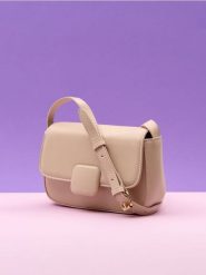 Torebka - beżowy. Brązowe torebki klasyczne damskie Sinsay, bez wzorów, małe, bez dodatków. Za 29.99 zł.