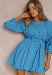 Niebieska Sukienka Appomene. Niebieskie sukienki damskie Renee, m, bez wzorów, boho, bez kołnierzyka, bez ramiączek, mini, bombki. W wyprzedaży za 188.99 zł.
