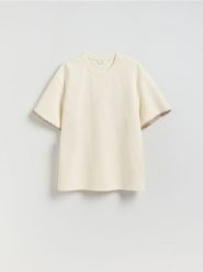 Gładki T-shirt boxy - złamana biel. T-shirty męskie Reserved, l, bez wzorów, z bawełny, bez kołnierzyka. Za 79.99 zł.