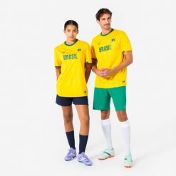 Koszulka piłkarska dla kibiców Brazylia 2026. Zielone t-shirty damskie KIPSTA, m, z materiału, bez ramiączek, do piłki nożnej. Za 44.99 zł.