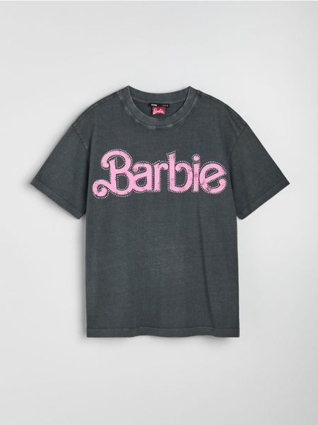 Bawełniana koszulka z ozdobnymi dżetami Barbie - szary. Szare t-shirty damskie Sinsay, l, bez wzorów, z bawełny, bez kołnierzyka. Za 29.99 zł.