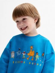 Bluza oversize Ulica Sezamkowa - niebieski. Niebieskie bluzy i bluzki niemowlęce Reserved, bez wzorów, z bawełny, bez ramiączek, bez kaptura. W wyprzedaży za 45.99 zł.