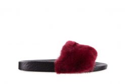 Klapki Bayla-112 0479-17194 Burgundy Furry, Bordo/Czarny, Skóra naturalna - 37. Czerwone klapki damskie Bayla, bez wzorów, ze skóry, bez obcasa. W wyprzedaży za 44.10 zł.