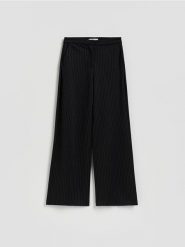 Spodnie z wiskozą - ciemnoszary. Szare spodnie materiałowe damskie Reserved, bez wzorów, z dzianiny. Za 139.99 zł.