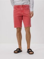 Jeansowe szorty straight - pomarańczowy. Brązowe szorty męskie Reserved, z denimu, bez kołnierzyka. W wyprzedaży za 79.99 zł.