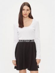 Calvin Klein Jeans Sukienka codzienna J20J222523 Kolorowy Regular Fit. Sukienki damskie Calvin Klein Jeans, na co dzień, s, bez wzorów, z jeansu, bez kołnierzyka, bez ramiączek, proste. Za 379.99 zł.