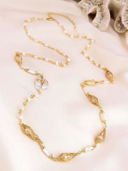 Pierres de Jade Pozłacany naszyjnik z elementami ozdobnymi - dł. 45 cm rozmiar: onesize. Białe naszyjniki damskie Pierres de Jade, pozłacane. Za 113.99 zł.