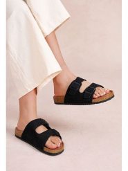 Foreverfolie Klapki w kolorze czarnym rozmiar: 41. Czarne klapki damskie Foreverfolie, bez wzorów, bez obcasa. Za 86.99 zł.