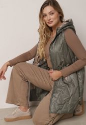 Zielona Pikowana Kamizelka o Długim Kroju z Nieodpinanym Kapturem w Romby Dephice. Zielone kamizelki damskie Born2be, l, z jeansu, długie. Za 139.99 zł.