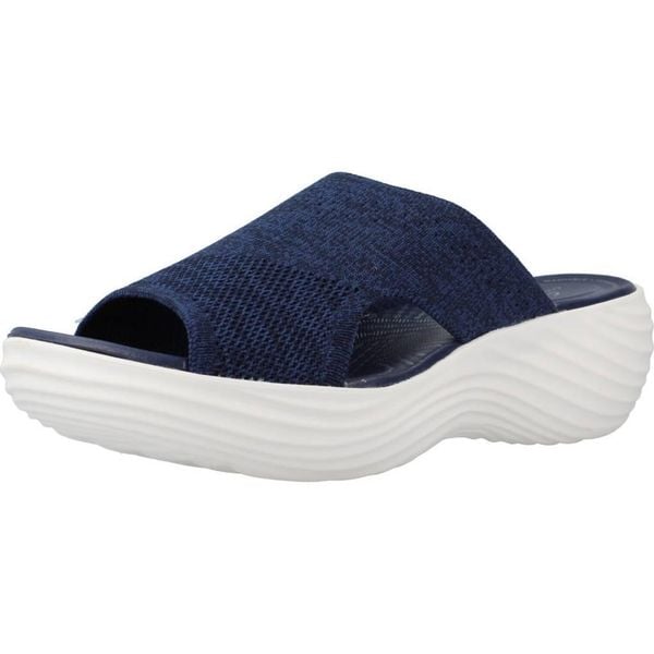 Sandały CLARKS MARIN CORAL Niebieski. Niebieskie sandały damskie Clarks, bez wzorów, z tkaniny, bez obcasa. Za 172.99 zł.