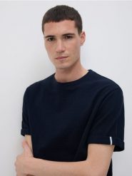 Strukturalny t-shirt comfort fit - granatowy. Niebieskie t-shirty męskie Reserved, l, bez wzorów, z bawełny, bez kołnierzyka. W wyprzedaży za 49.99 zł.
