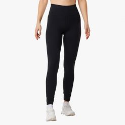 Długie legginsy treningowe damskie Swedemount Move Long Tights szybkoschnące. Czarne bielizna termoaktywna damska SWEDEMOUNT, bez wzorów, z tkaniny, do biegania. Za 185.00 zł.