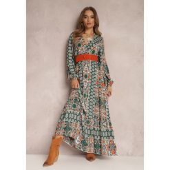 Zielona Sukienka Rozkloszowana z Paskiem Shara. Zielone sukienki damskie Renee, na plażę, l, bez wzorów, z tkaniny, boho, bez kołnierzyka, bez ramiączek, maxi, kopertowe. W wyprzedaży za 104.99 zł.