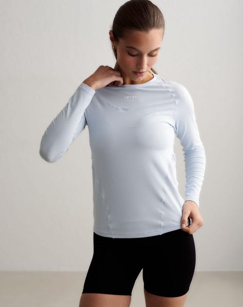 Damski top z długim rękawem ultramiękki, szybkoschnący Soft Basic niebieski. Niebieskie topy sportowe damskie Aim'n, m, bez wzorów, z dzianiny, bez ramiączek. Za 151.00 zł.