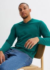 Sweter z dekoltem w serek, z dzianiny o gładkim splocie drobnych oczek. Zielone swetry męskie bonprix, l, bez wzorów, z dzianiny, bez kołnierzyka. Za 79.99 zł.