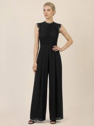 APART Kombinezon w kolorze czarnym rozmiar: 34. Czarne kombinezony damskie Apart, bez wzorów, z koronki, bez kołnierzyka, bez ramiączek. Za 434.95 zł.