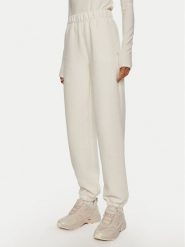 Calvin Klein Jeans Spodnie dresowe J20J223920 Biały Regular Fit. Białe jeansy damskie Calvin Klein Jeans, s, bez wzorów, z dresówki. Za 419.99 zł.