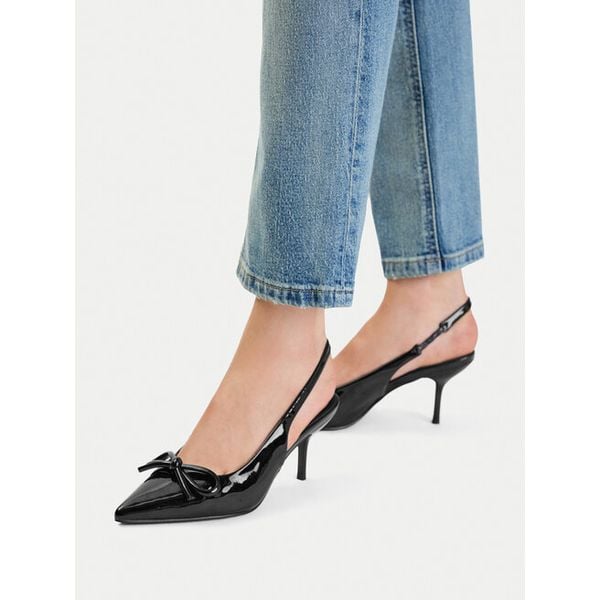 Szpilki JENNY. Czarne szpilki Jenny, bez wzorów, bez obcasa. Za 129.99 zł.