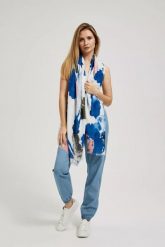 Wzorzysty letni szal niebieski. Niebieskie szaliki i kominy damskie MOODO, na lato, bez wzorów. W wyprzedaży za 19.99 zł.