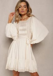 Jasnobeżowa Sukienka Boho Ozdobiona Ażurowymi Wstawkami i Koronką ze Sznurkiem w Talii Lanekade. Brązowe sukienki damskie Renee, na spotkanie biznesowe, l, w ażurowe wzory, z koronki, boho, bez kołnierzyka, bez ramiączek, mini. W wyprzedaży za 151.99 zł.