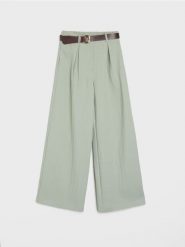 Spodnie wide leg z paskiem z domieszką wiskozy - niebieski. Niebieskie spodnie materiałowe damskie Sinsay, bez wzorów, z wiskozy. Za 59.99 zł.