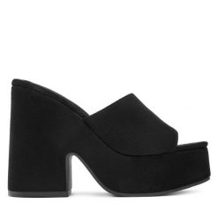 Klapki DeeZee. Czarne klapki damskie DeeZee, bez wzorów, bez obcasa. Za 139.99 zł.