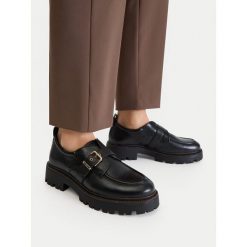 Półbuty Lasocki. Czarne półbuty damskie Lasocki, bez wzorów, bez obcasa. Za 249.99 zł.