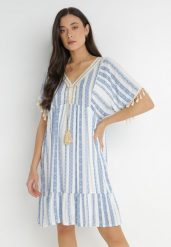 Niebieska Sukienka Sophoreia. Niebieskie sukienki damskie Born2be, xl, z aplikacjami, boho, bez kołnierzyka, bez ramiączek, mini, rozkloszowane. W wyprzedaży za 103.99 zł.