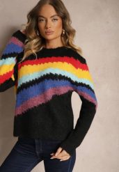 Czarny Sweter Ozdobiony Ukośnymi Paskami Zenstina. Czarne swetry klasyczne damskie Renee, z jeansu, bez kołnierzyka. Za 129.99 zł.