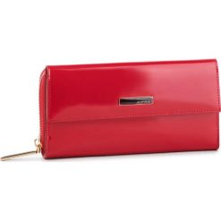 Duży Portfel Damski MONNARI - PUR0711-005 Red. Czerwone portfele damskie Monnari, bez wzorów, z lakierowanej skóry. W wyprzedaży za 139.00 zł.