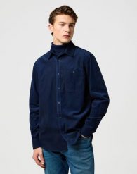 MESKA KOSZULA WRANGLER 1 PKT CORDUROY SHIRT NAVY 112371527. Niebieskie koszule męskie Wrangler, xl, bez wzorów, bez kołnierzyka, bez ramiączek. Za 189.99 zł.